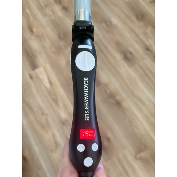 The Beachwaver Co. - Beachwaver S1.25 Rotating Curling Iron - Picture 6 of 10